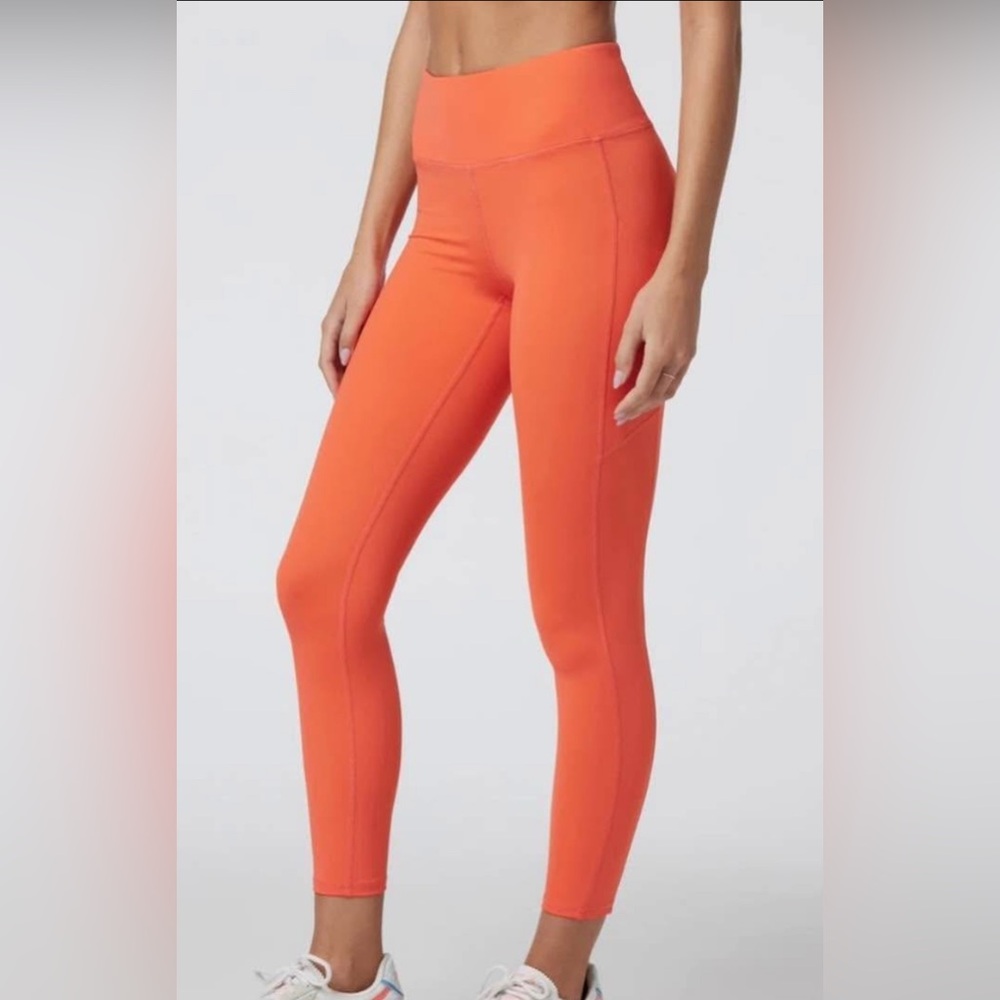 Small: Vuori leggings. Color: Pomelo